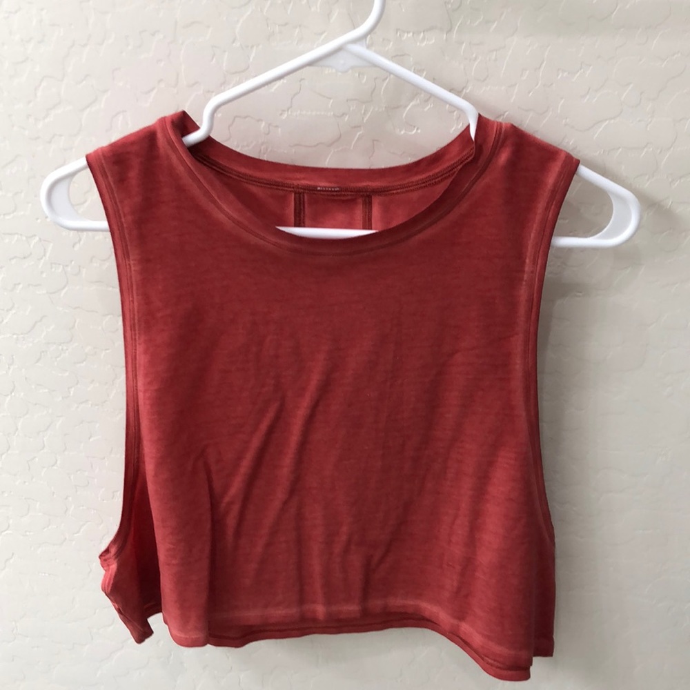 Lululemon crop top